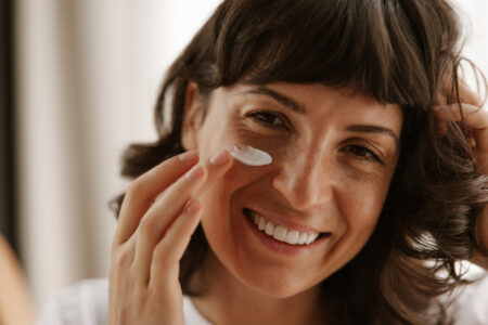 Comment choisir sa crème visage jeunesse selon son type de peau ?