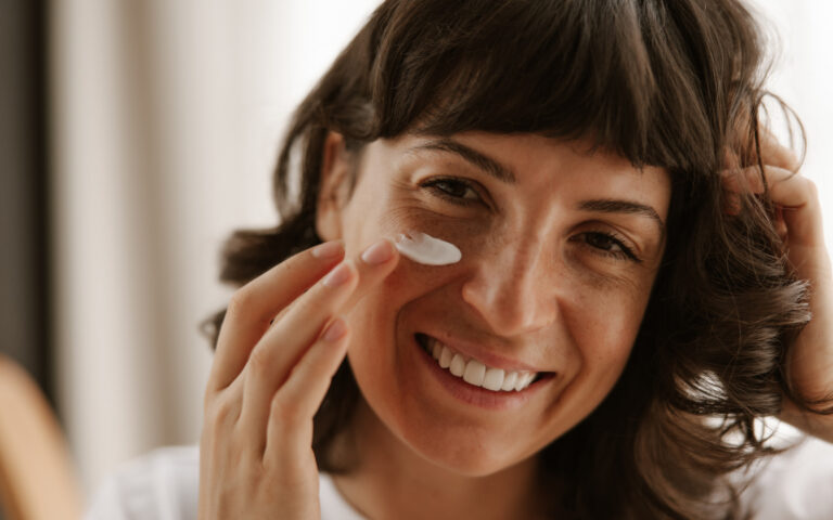Comment choisir sa crème visage jeunesse selon son type de peau ?